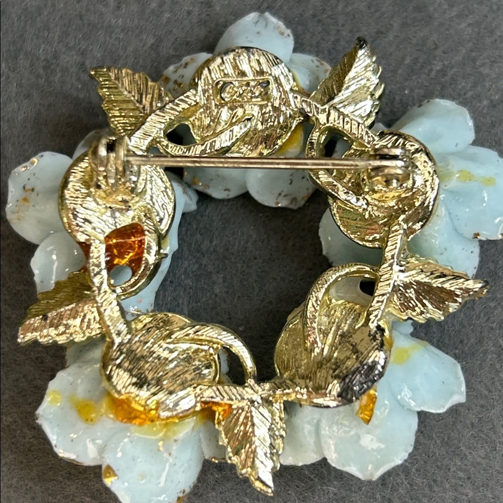 Coro Vintage Floral Brooch with Gold Accents - Picture 4 of 6